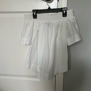 Like New — Off the shoulder blouse